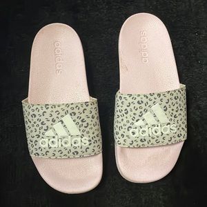 Cheetah print pink slides